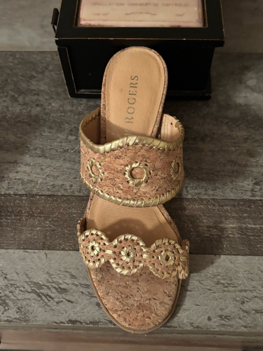 JACK ROGER LAREN CORK MID HEEL SANDAL WITH GOLD ACCENTS SIZE 6
